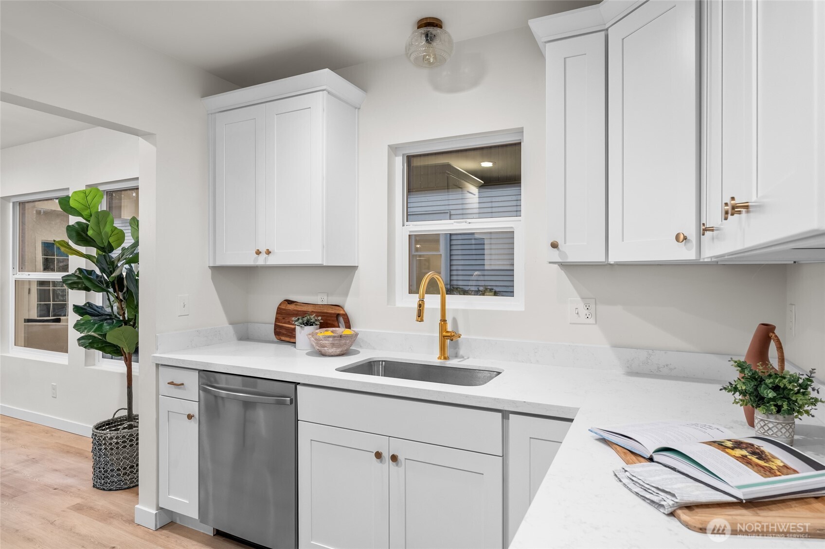 610 W Halladay Street