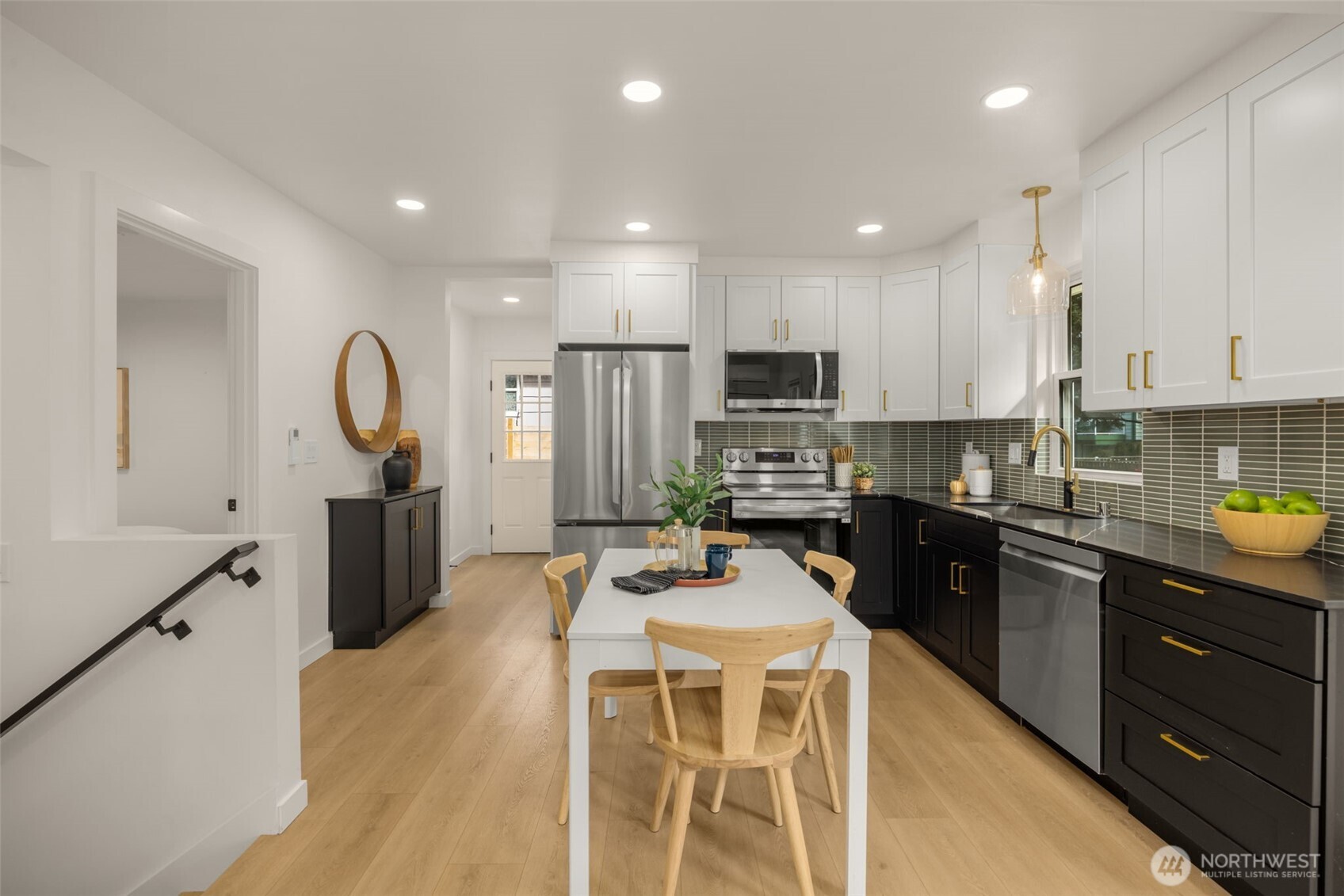 14321 Interlake Avenue N Unit: A