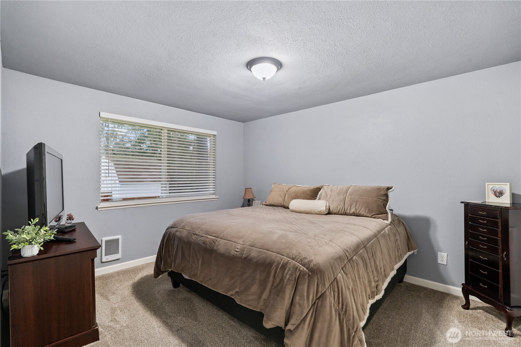 10221 -10223 146th Street E Unit: 10221