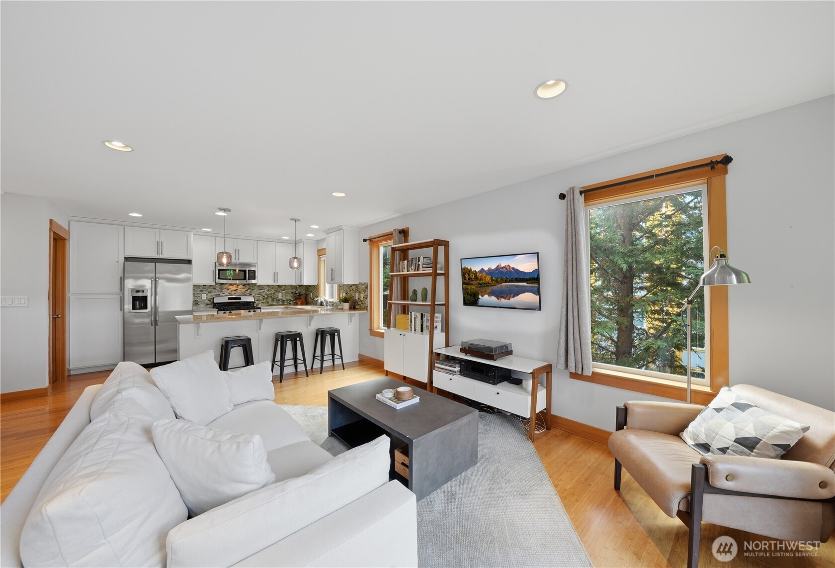 4037 7th Avenue NE Unit: A