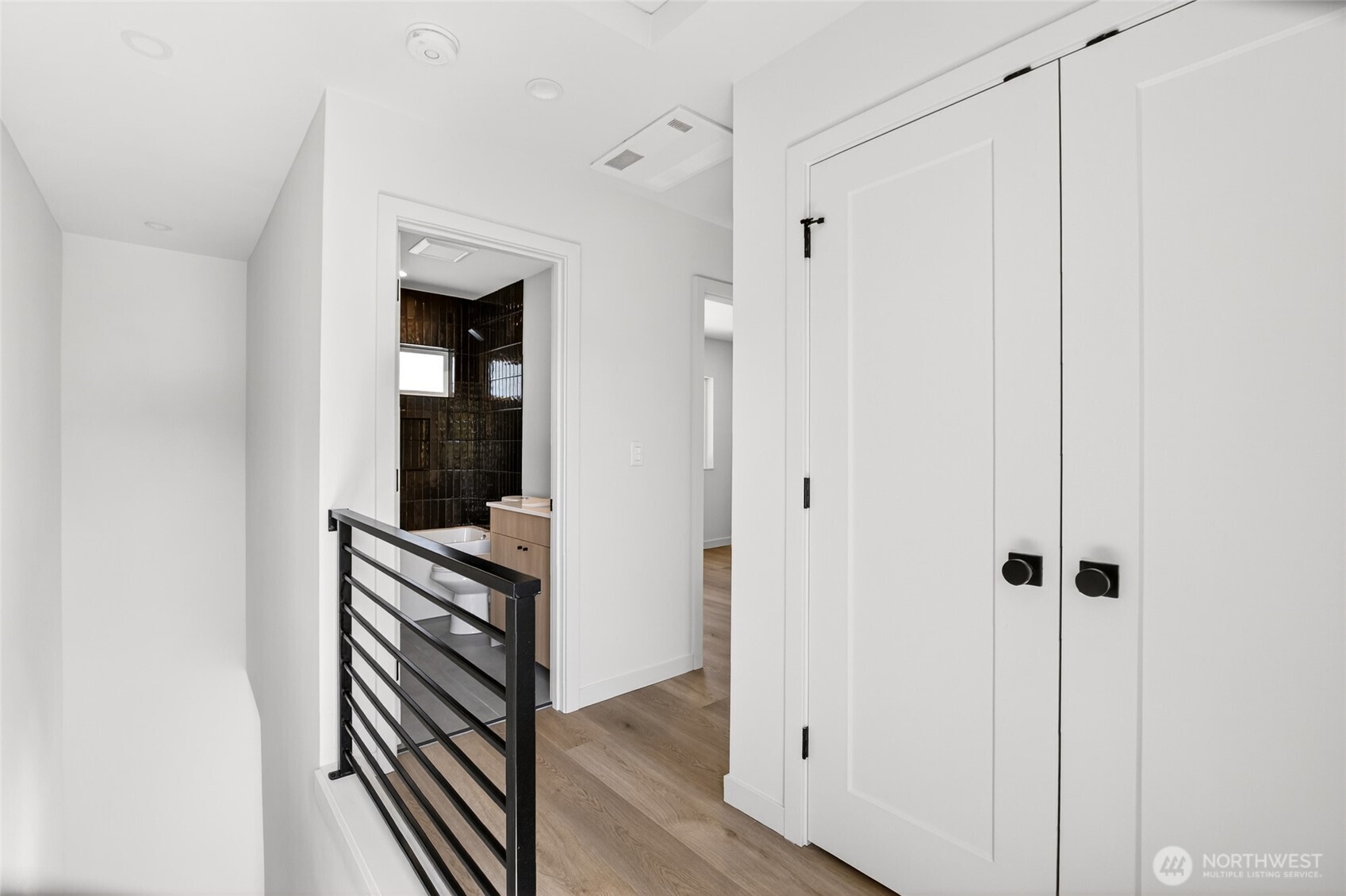 14321 Interlake Avenue N Unit: B