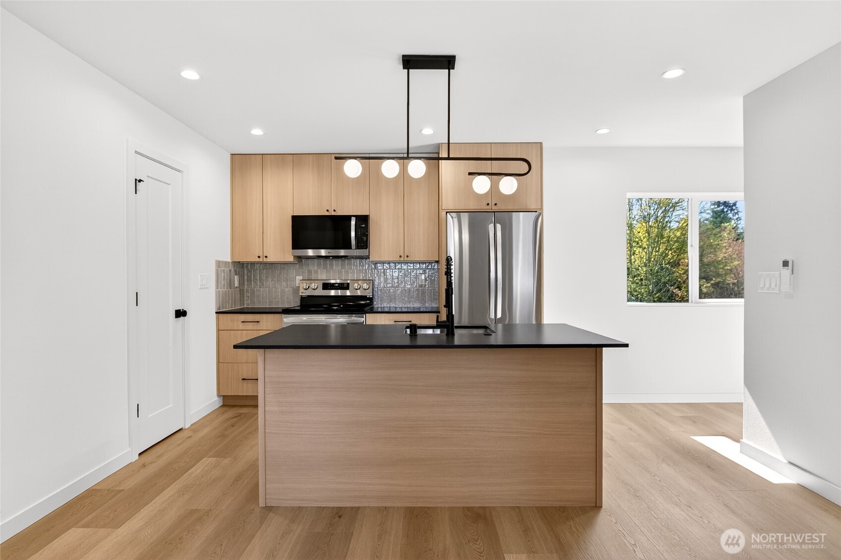 14321 Interlake Avenue N Unit: B