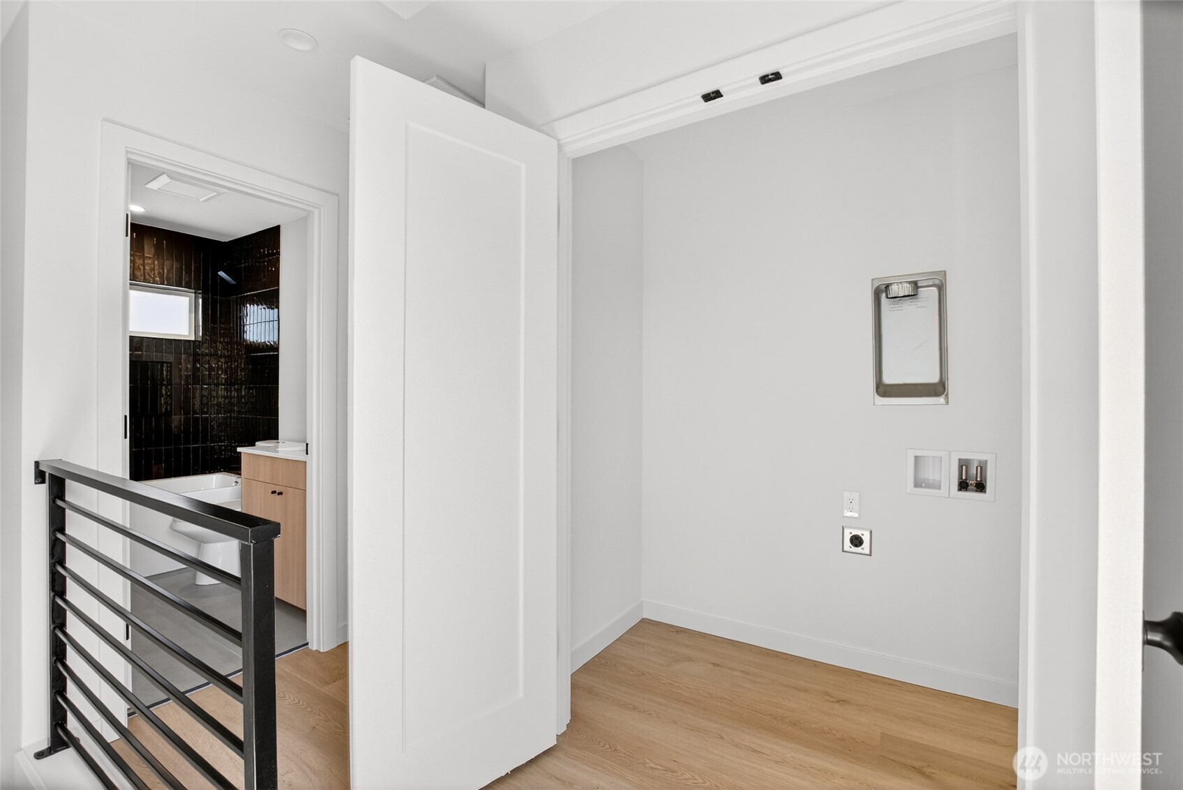 14321 Interlake Avenue N Unit: B