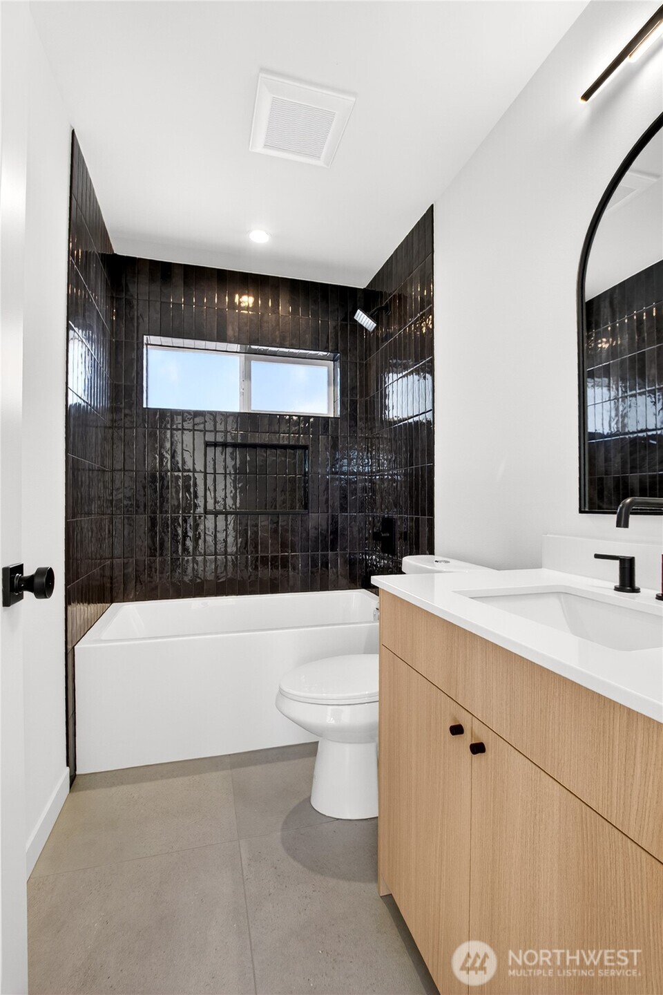 14321 Interlake Avenue N Unit: B