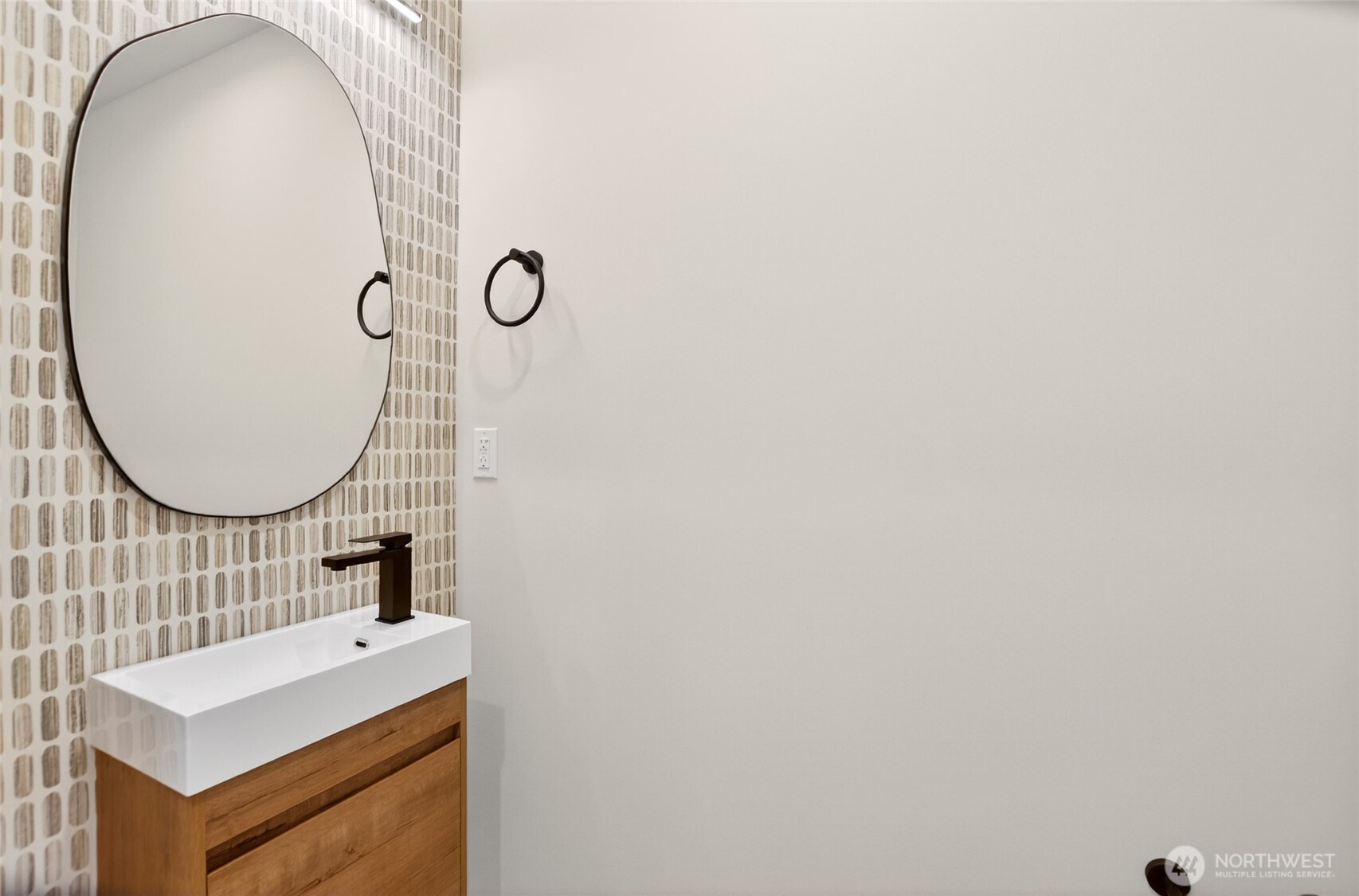 14321 Interlake Avenue N Unit: B