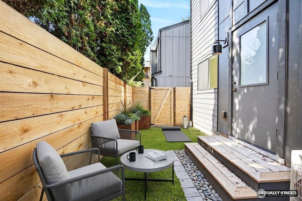 14321 Interlake Avenue N Unit: B