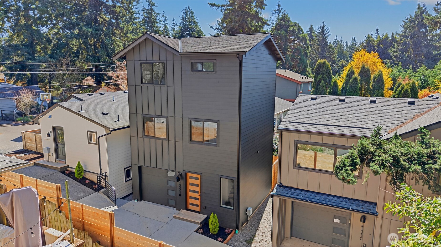 14321 Interlake Avenue N Unit: B