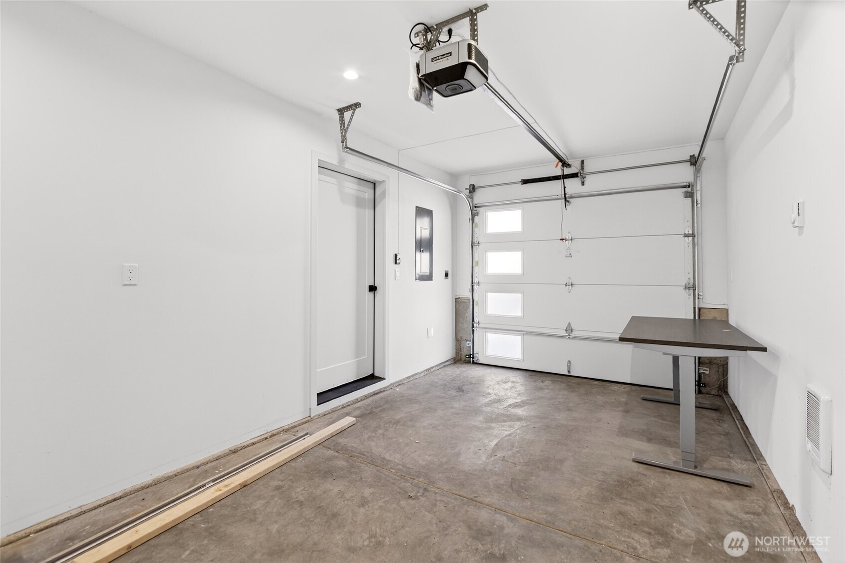 14321 Interlake Avenue N Unit: B