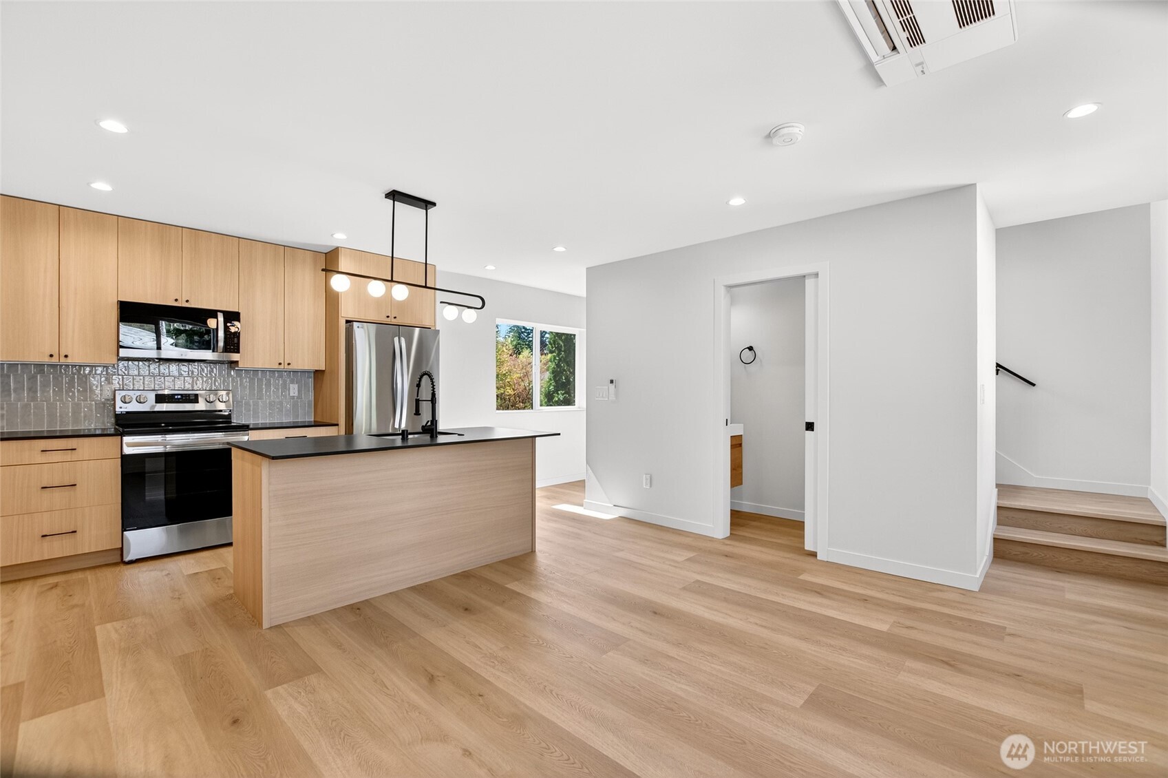 14321 Interlake Avenue N Unit: B