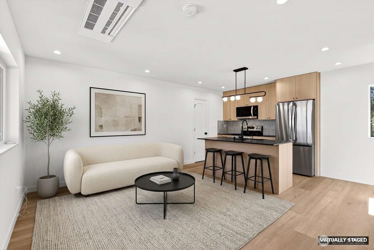 14321 Interlake Avenue N Unit: B