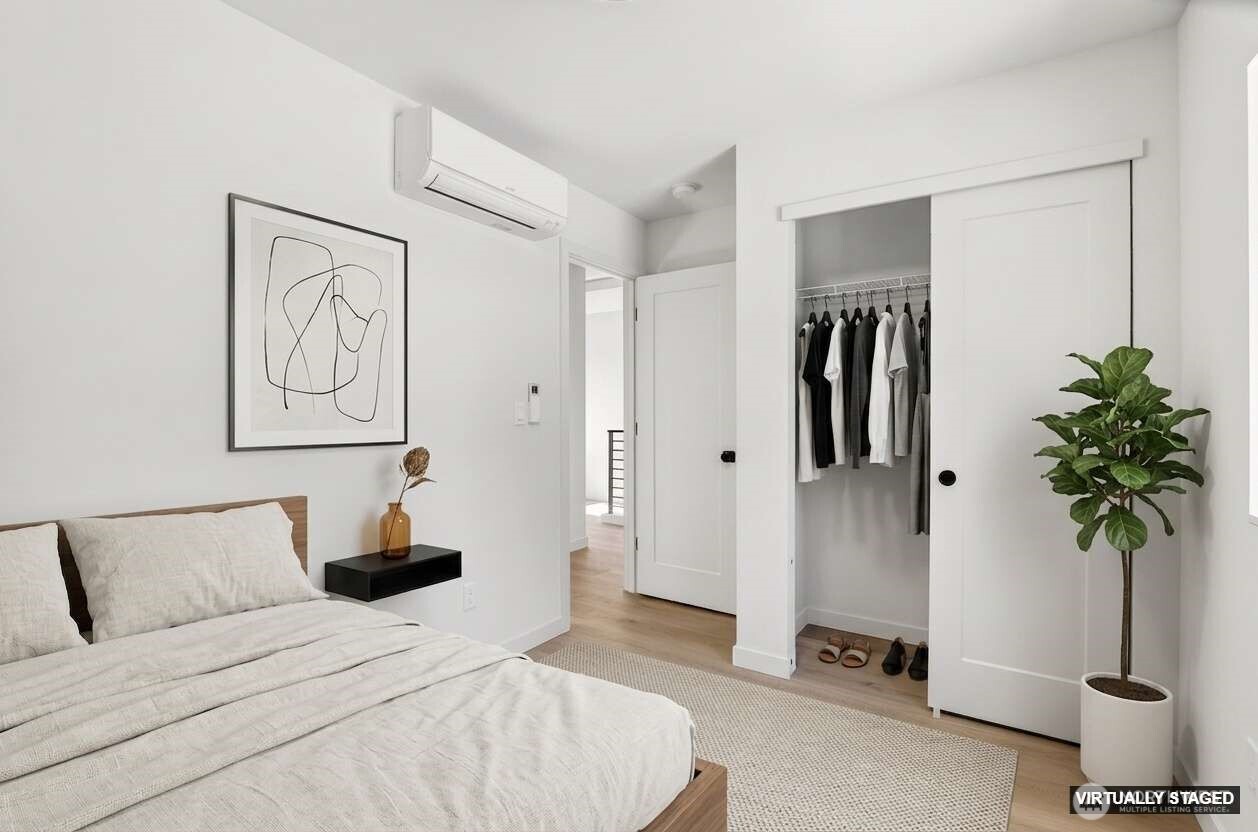 14321 Interlake Avenue N Unit: B