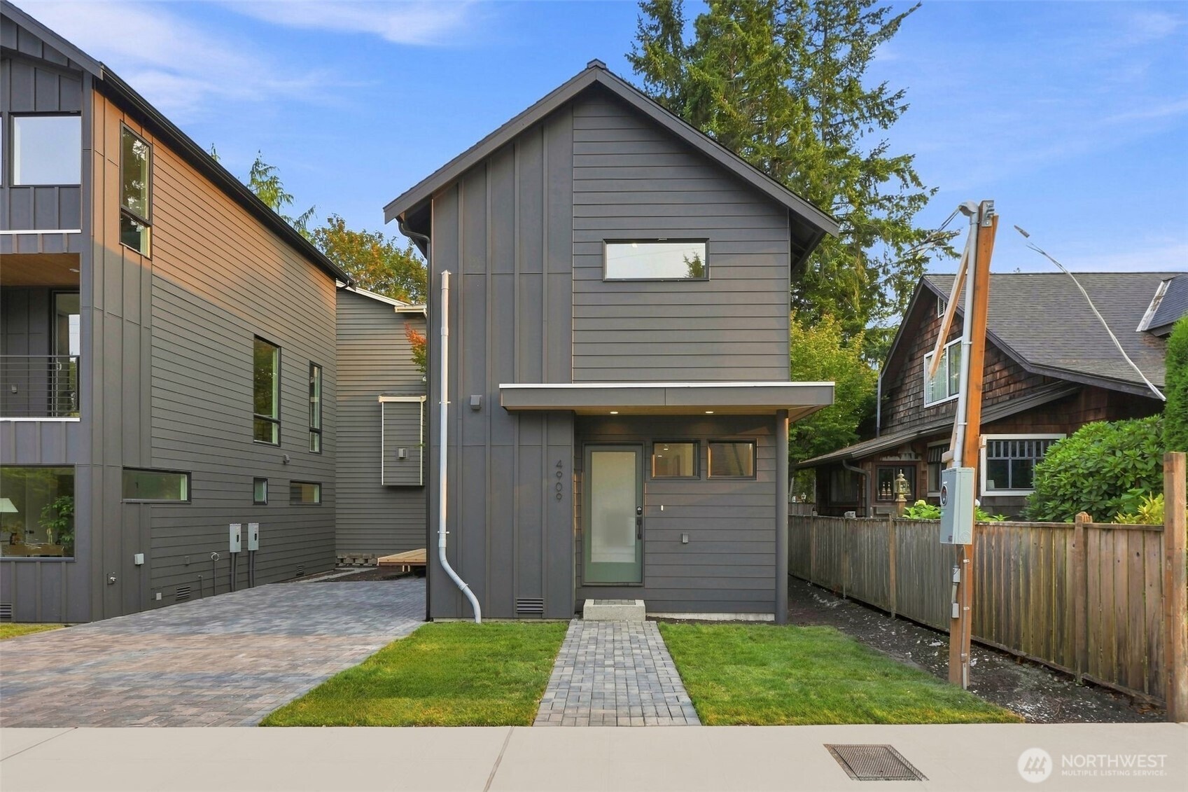 4909 SW Canada Drive