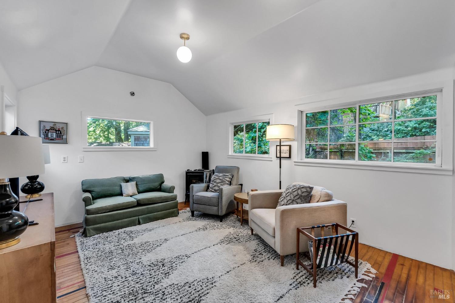 146 Redwood Ave