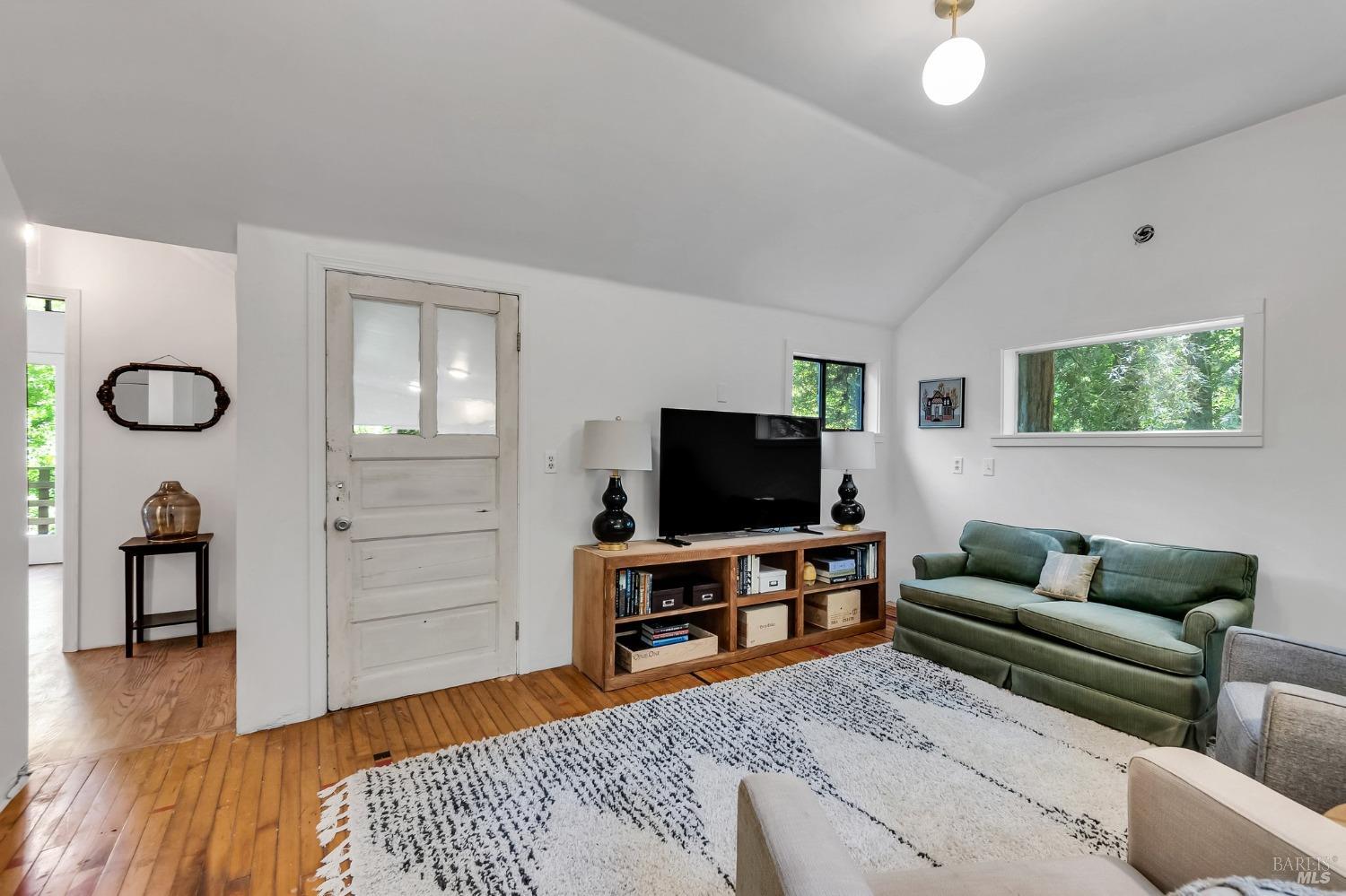146 Redwood Ave