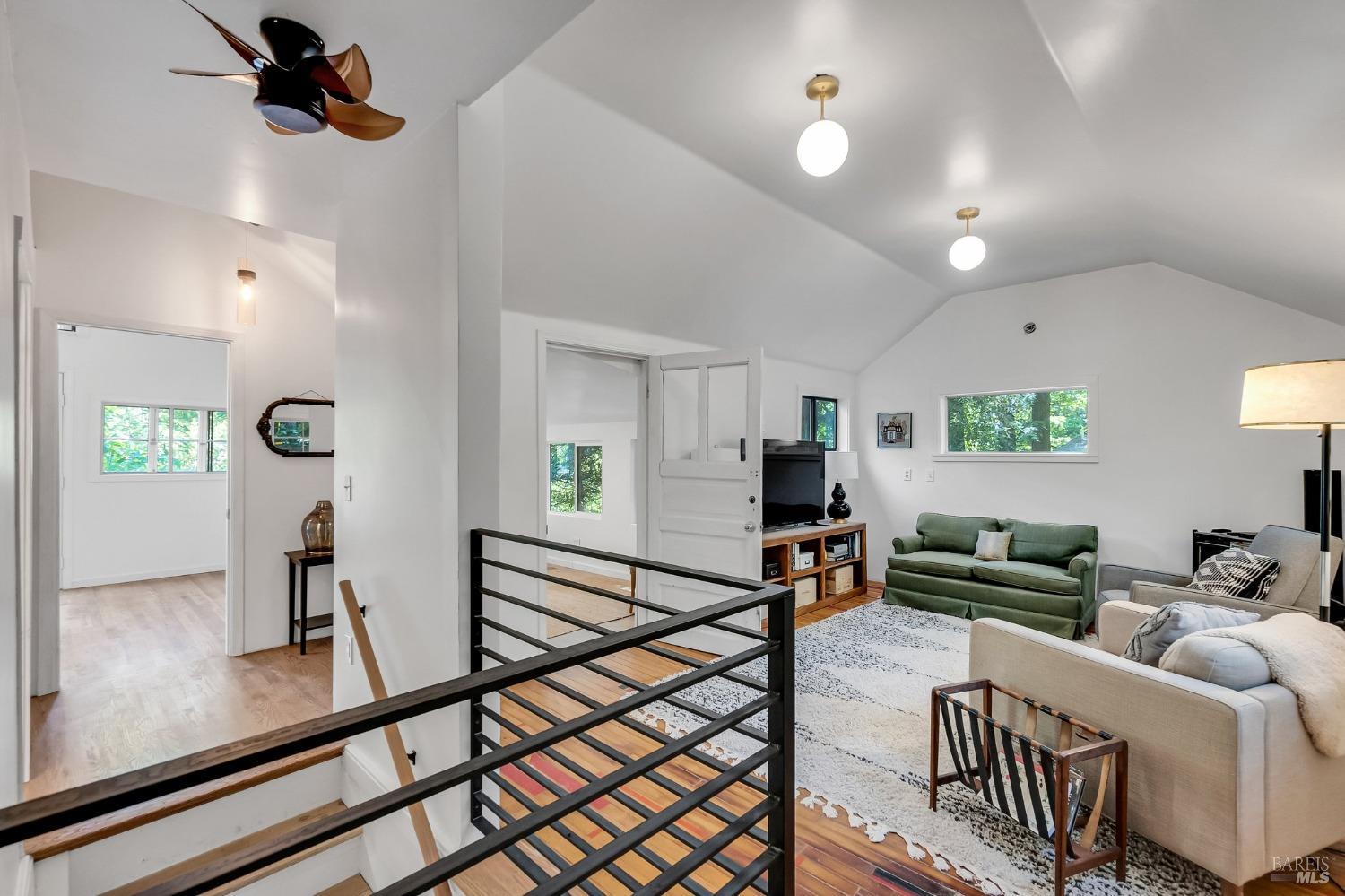 146 Redwood Ave