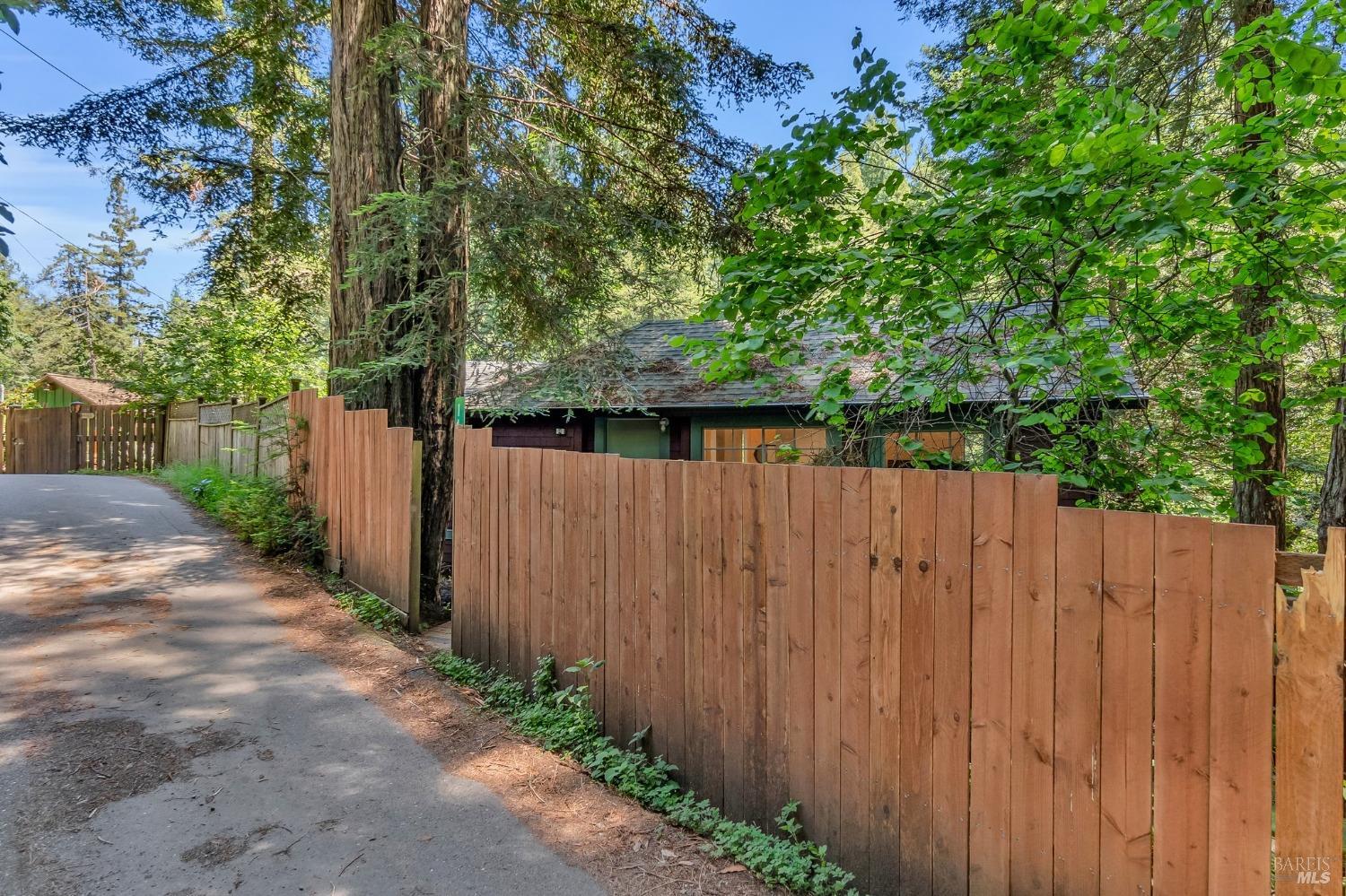 146 Redwood Ave