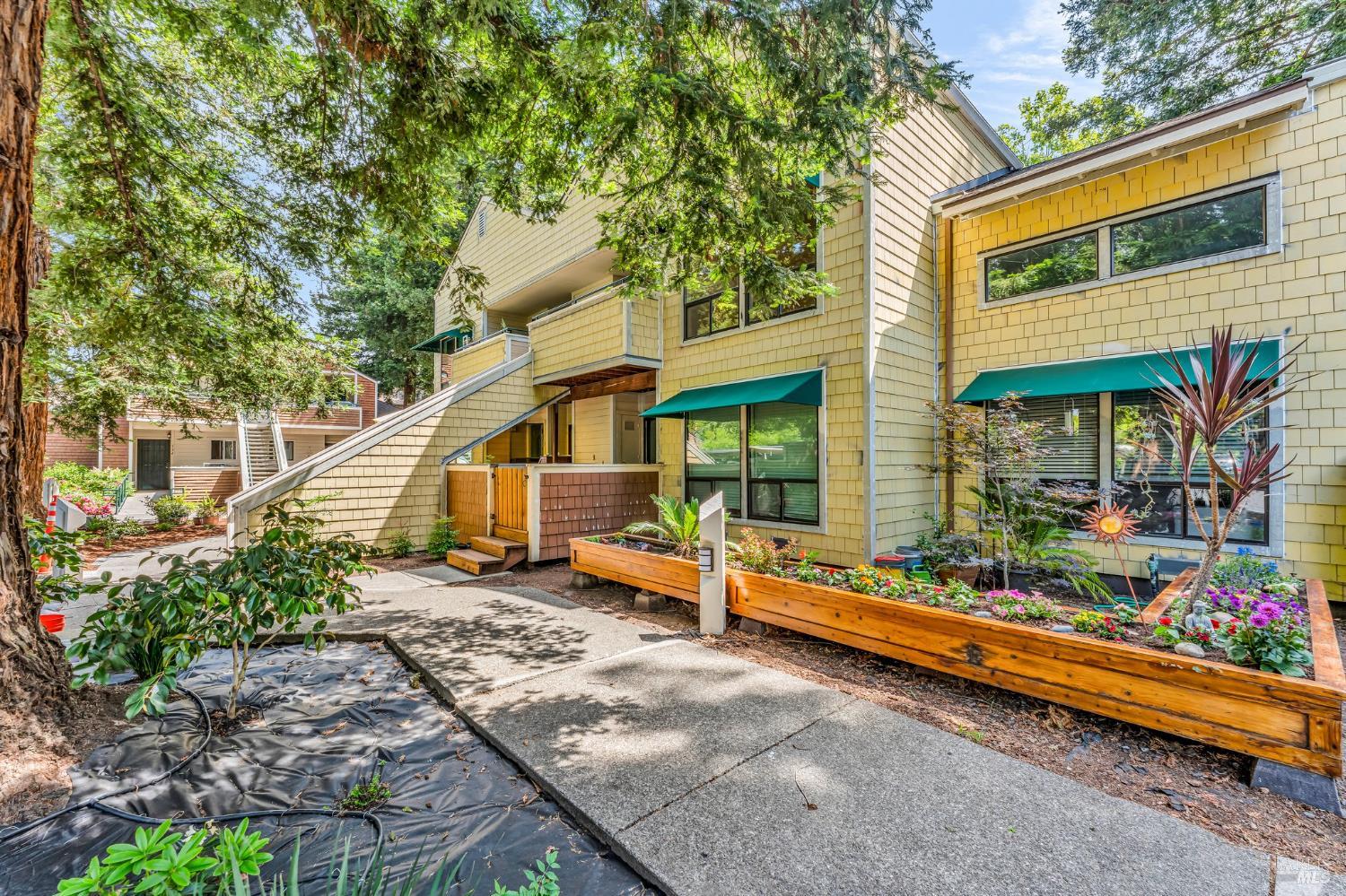 901 Russell Ave #212