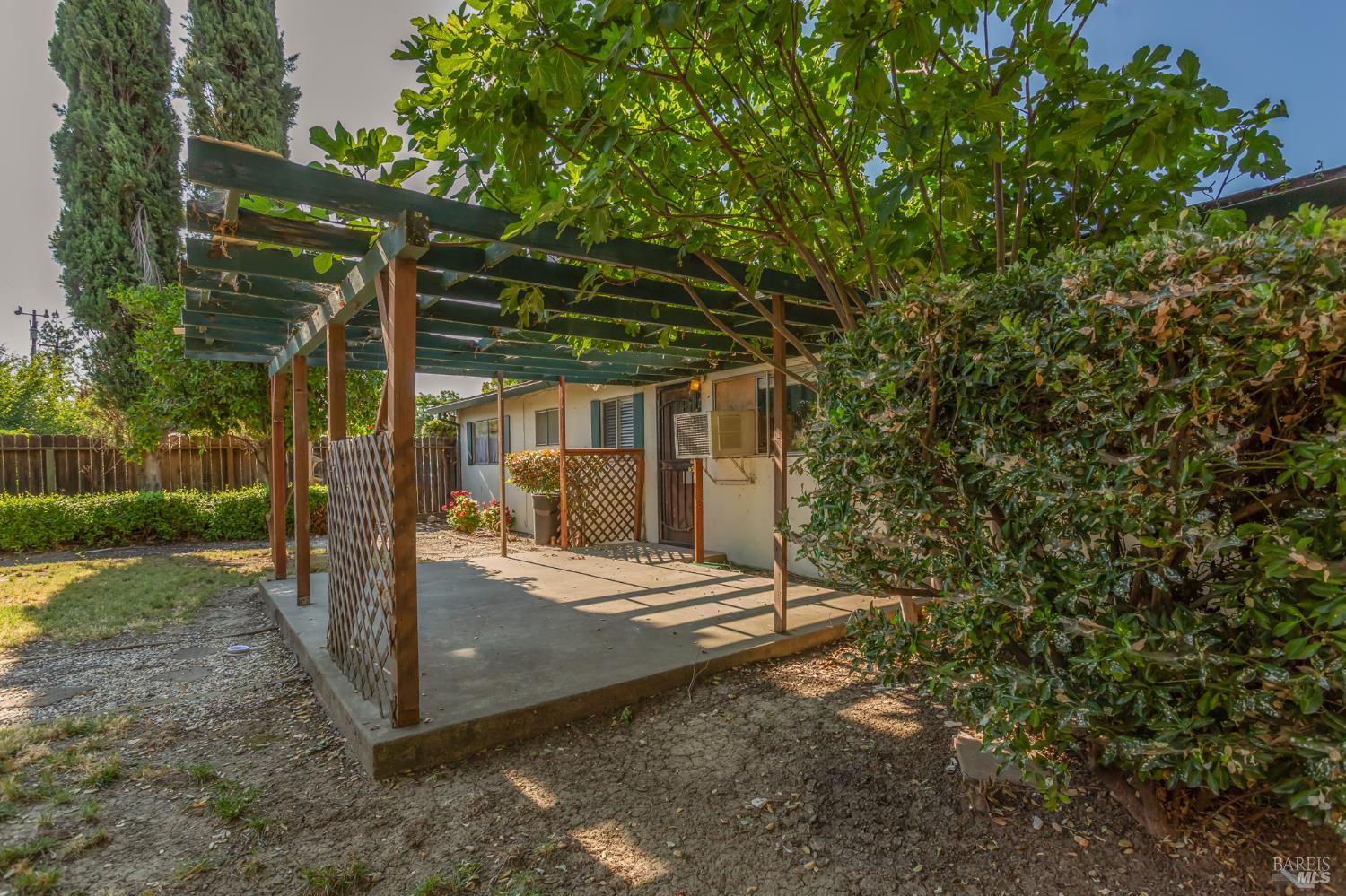490 Pear Tree Ln