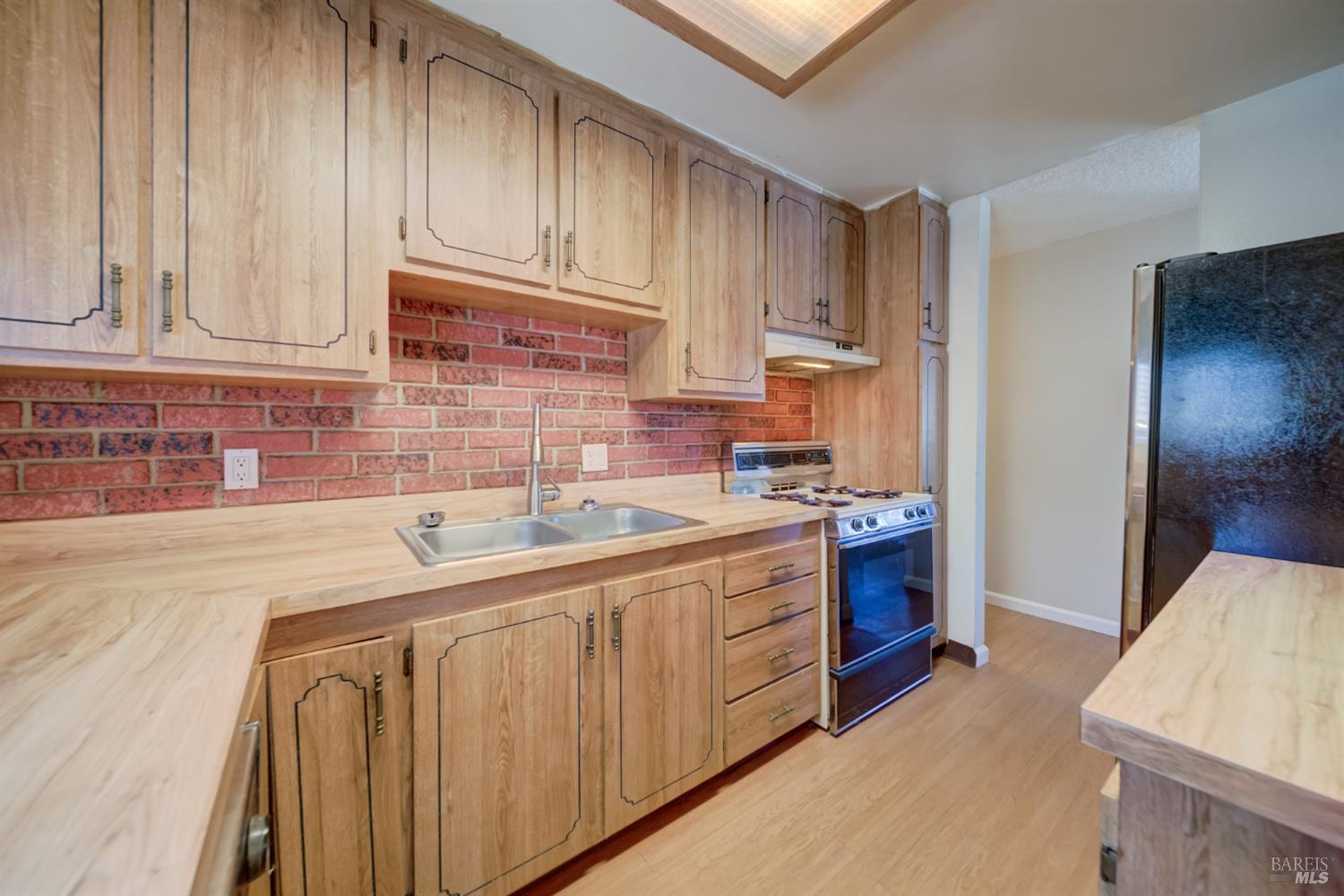 490 Pear Tree Ln