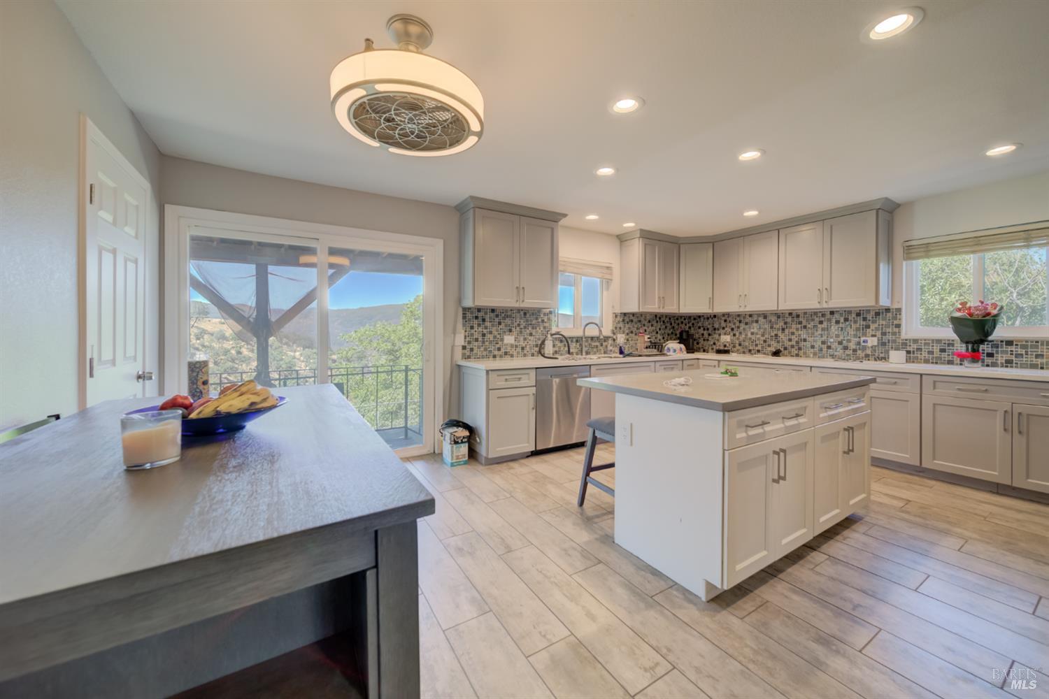 1135 Rimrock Dr