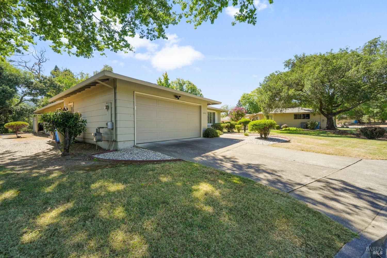 6493 Meadowridge Ct