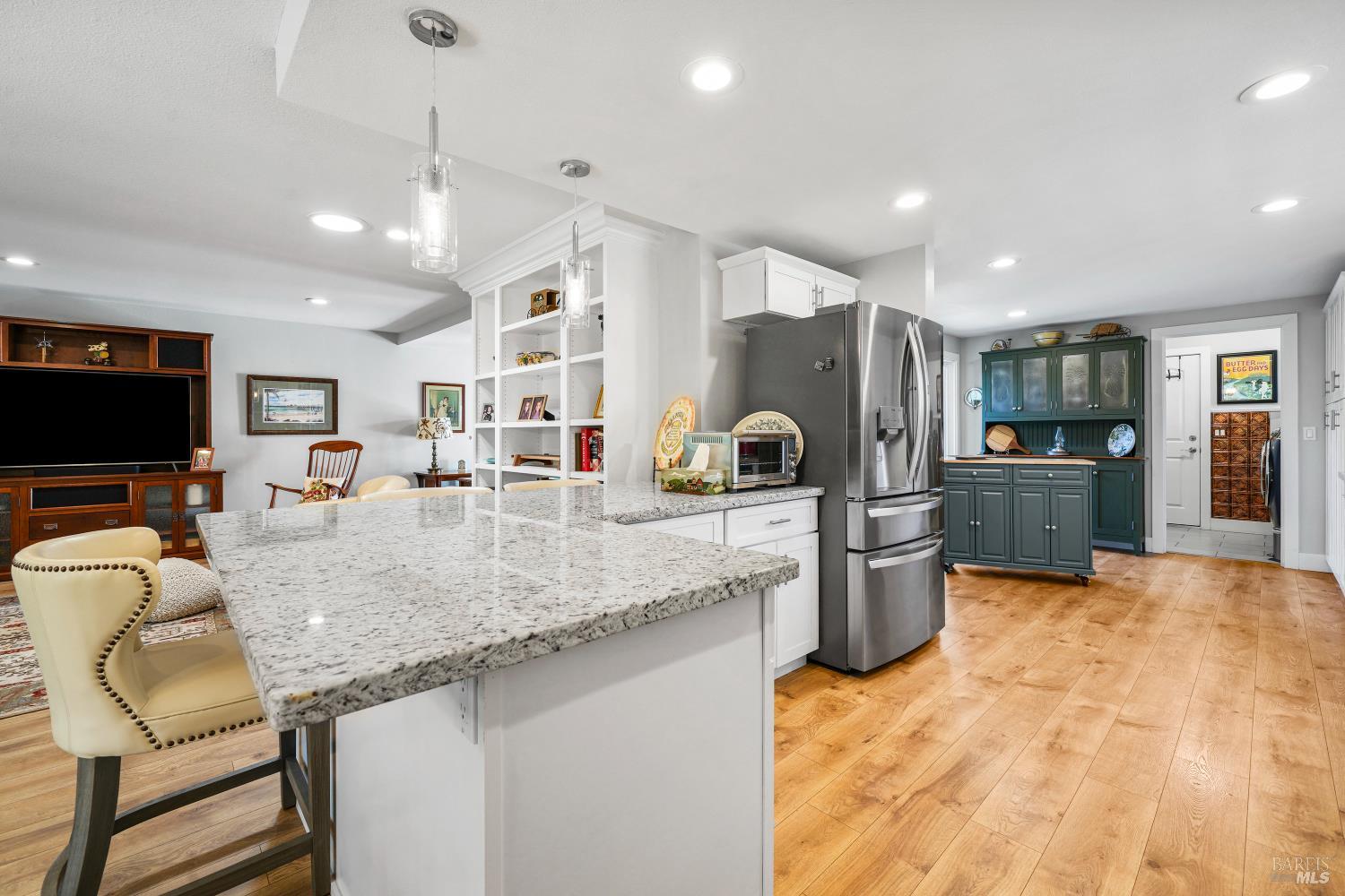 6493 Meadowridge Ct
