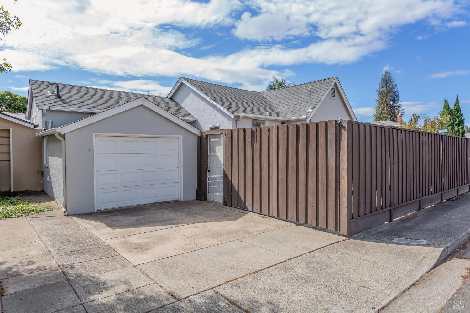 2328 Napa St