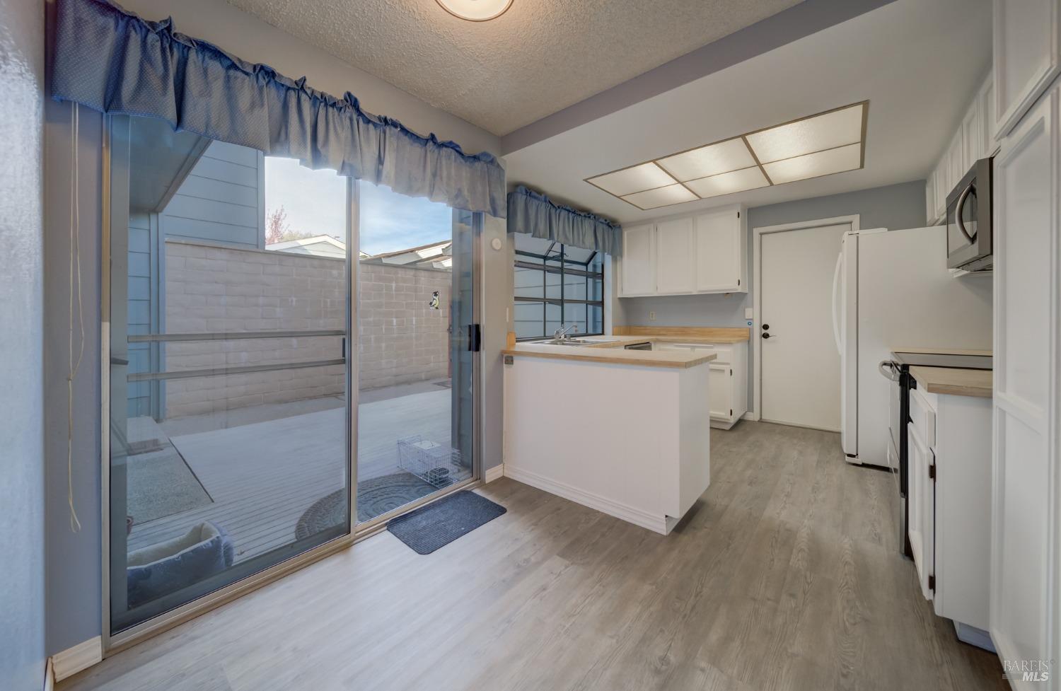 2827 Sunburst Drive