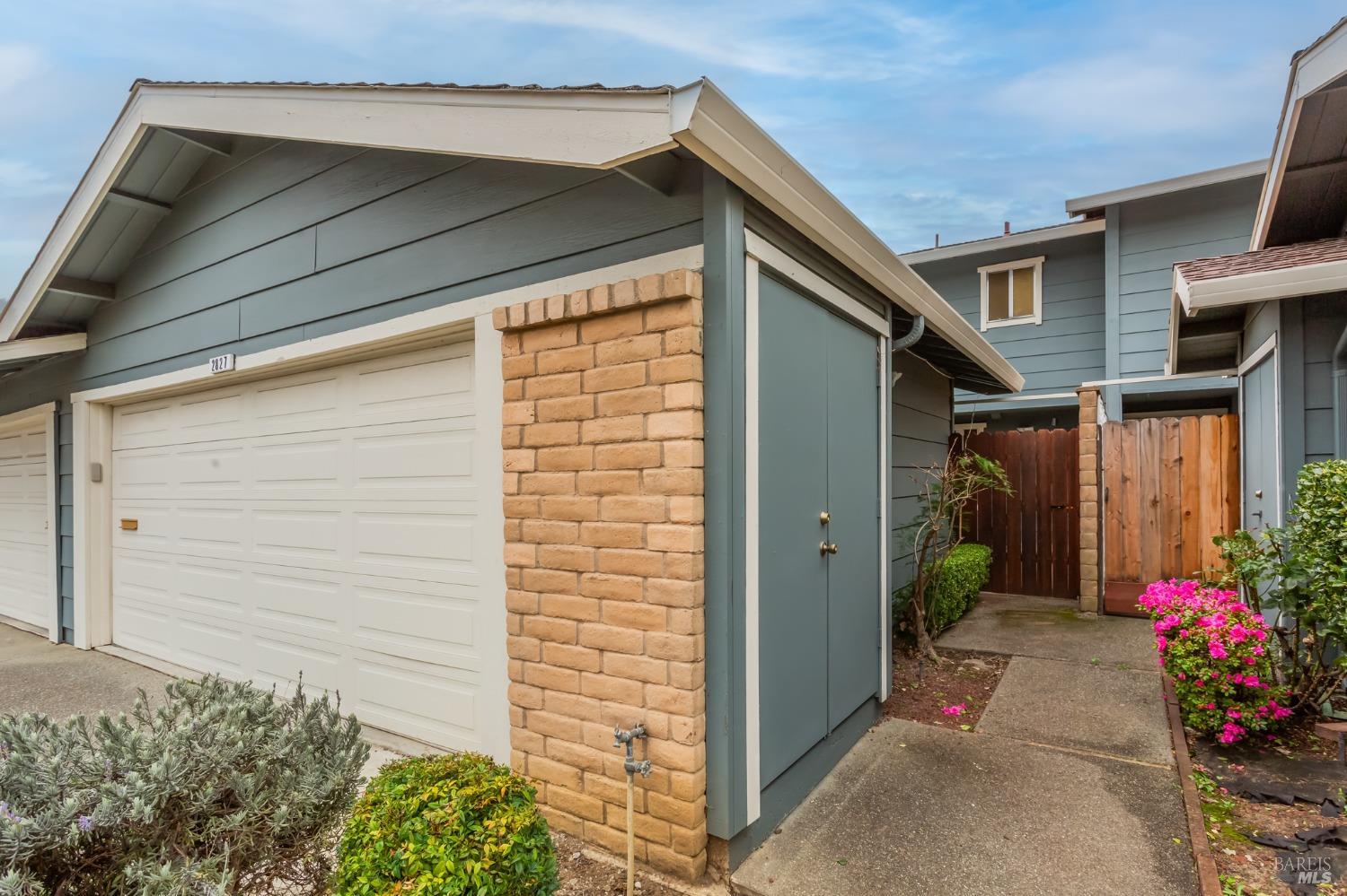 2827 Sunburst Drive