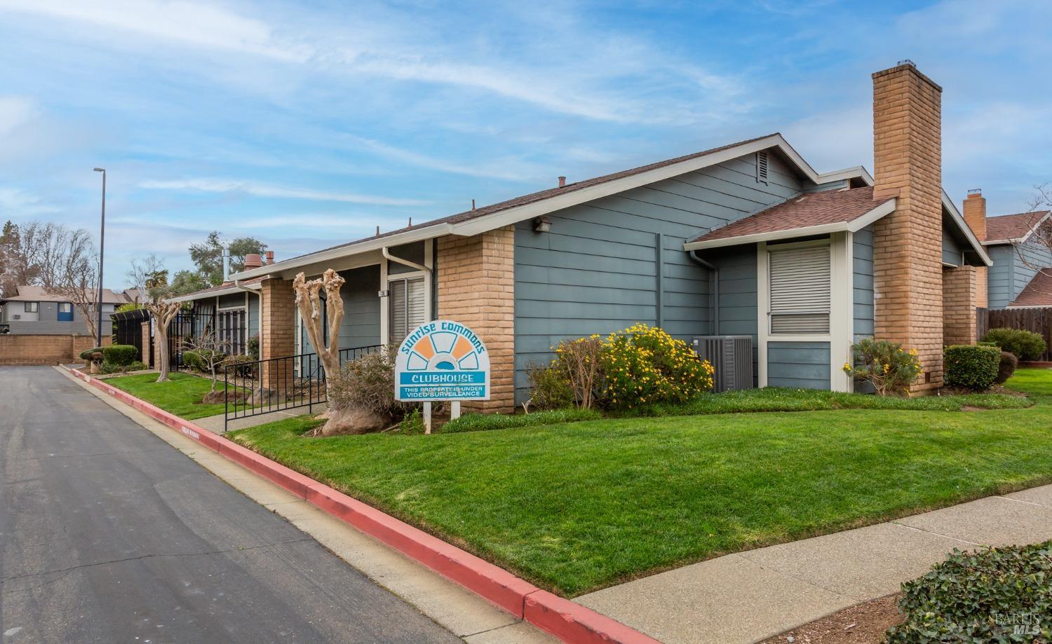 2827 Sunburst Drive
