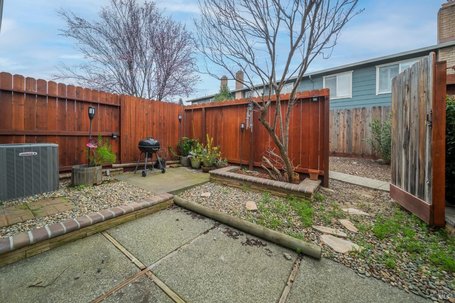 2827 Sunburst Drive