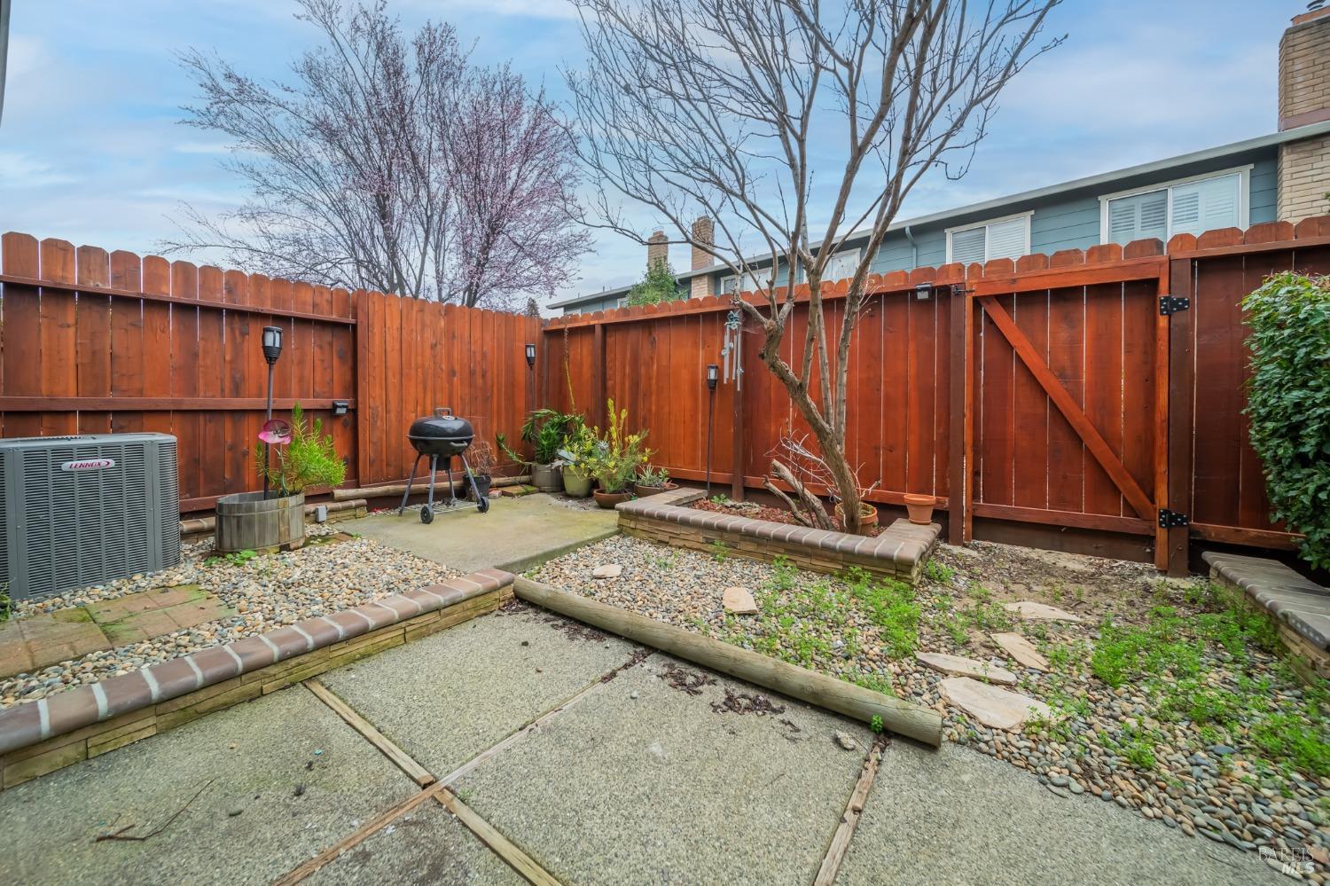 2827 Sunburst Drive