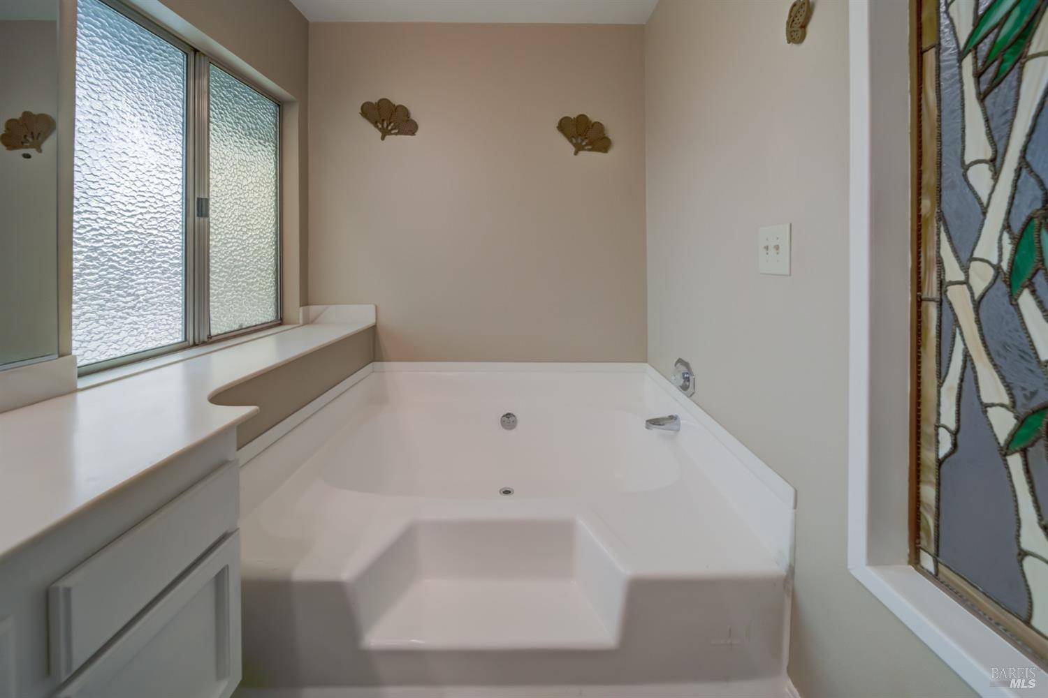 2827 Sunburst Drive