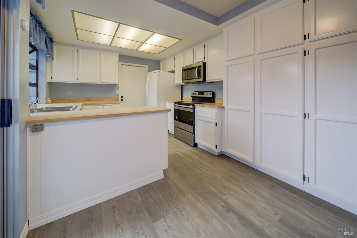 2827 Sunburst Drive