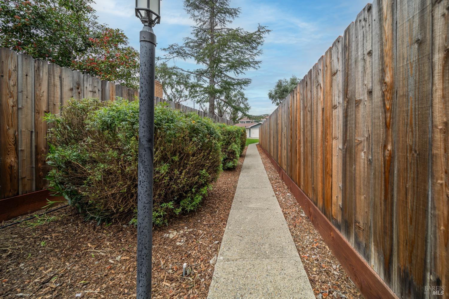 2827 Sunburst Drive