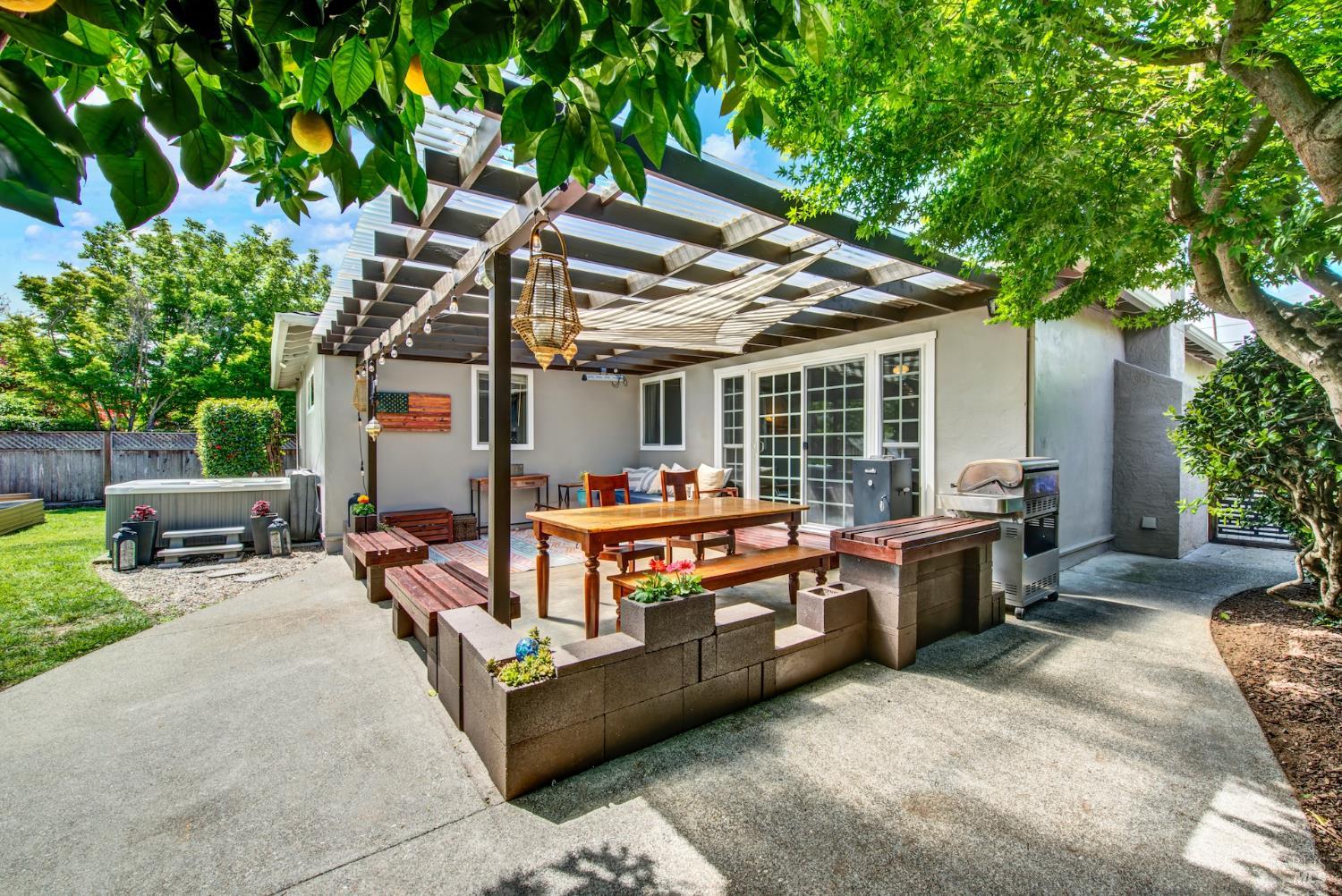 2830 Linda Vista Avenue