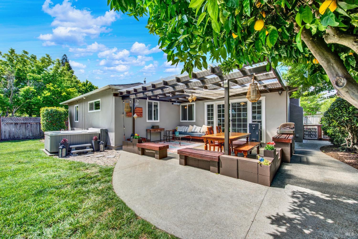 2830 Linda Vista Avenue