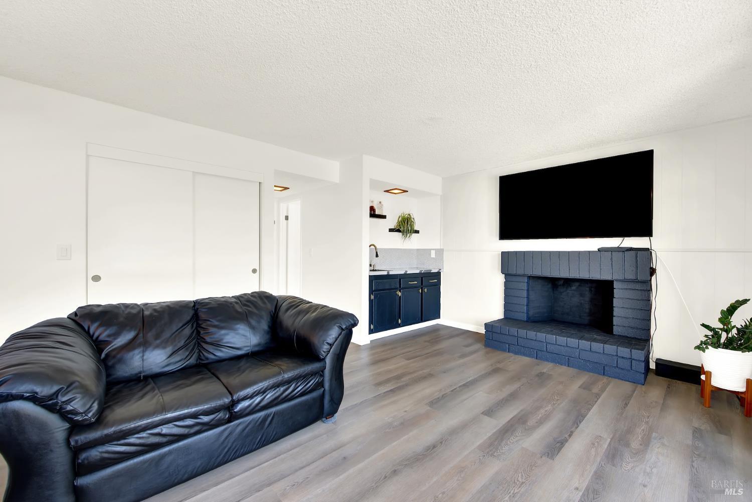 1305 Corcoran Avenue