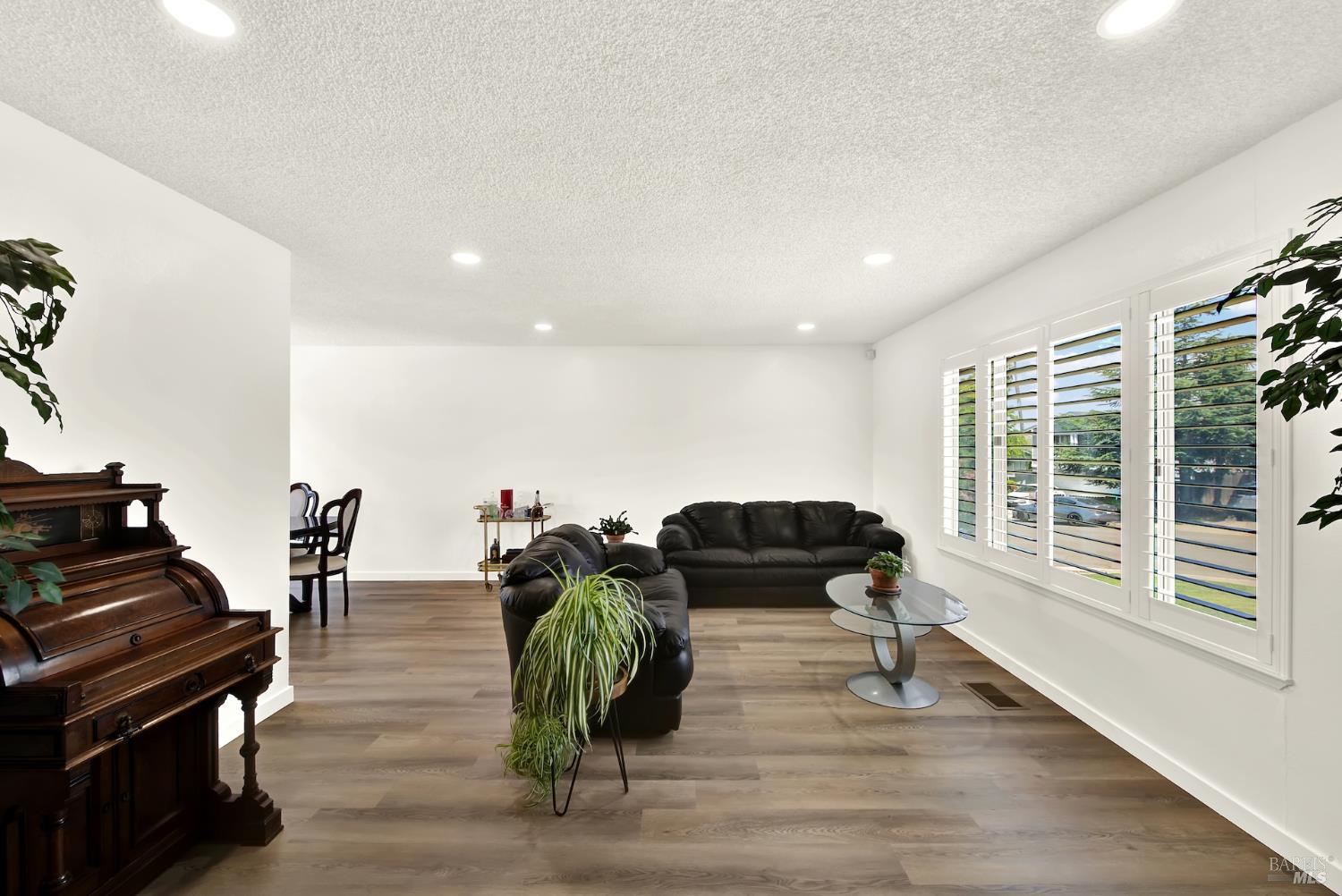 1305 Corcoran Avenue