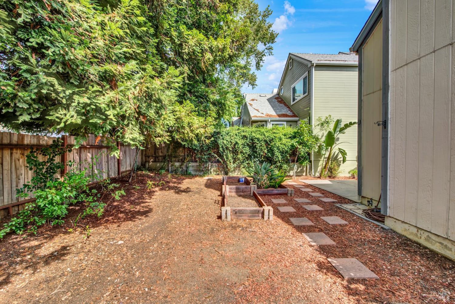 2321 China Lane