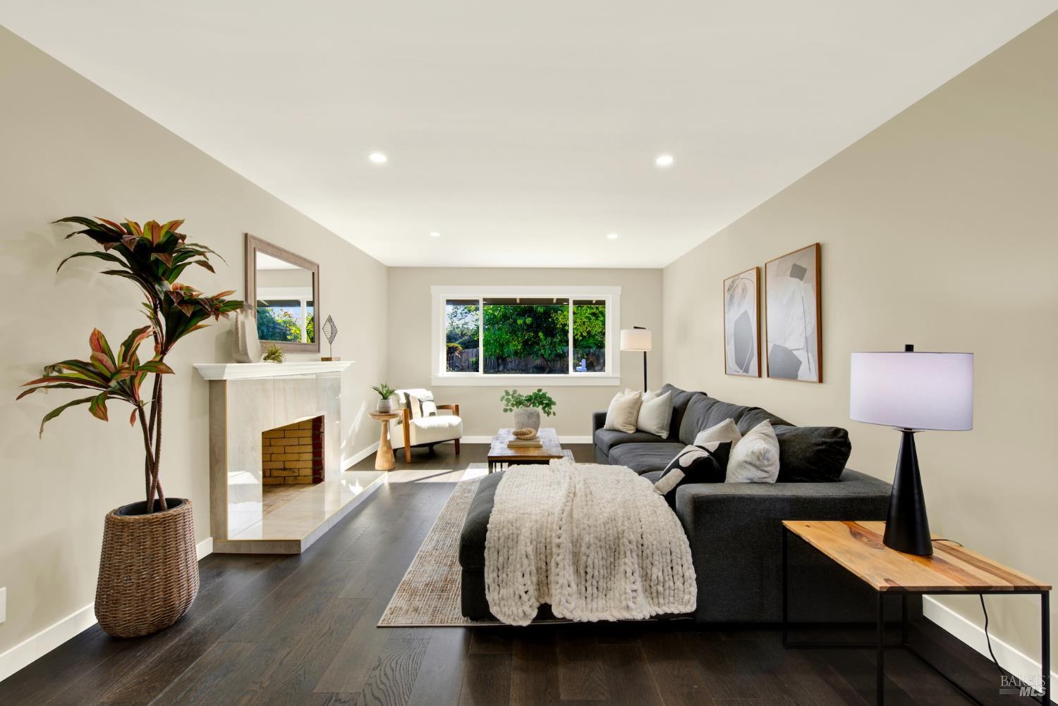 15 Falcon Drive