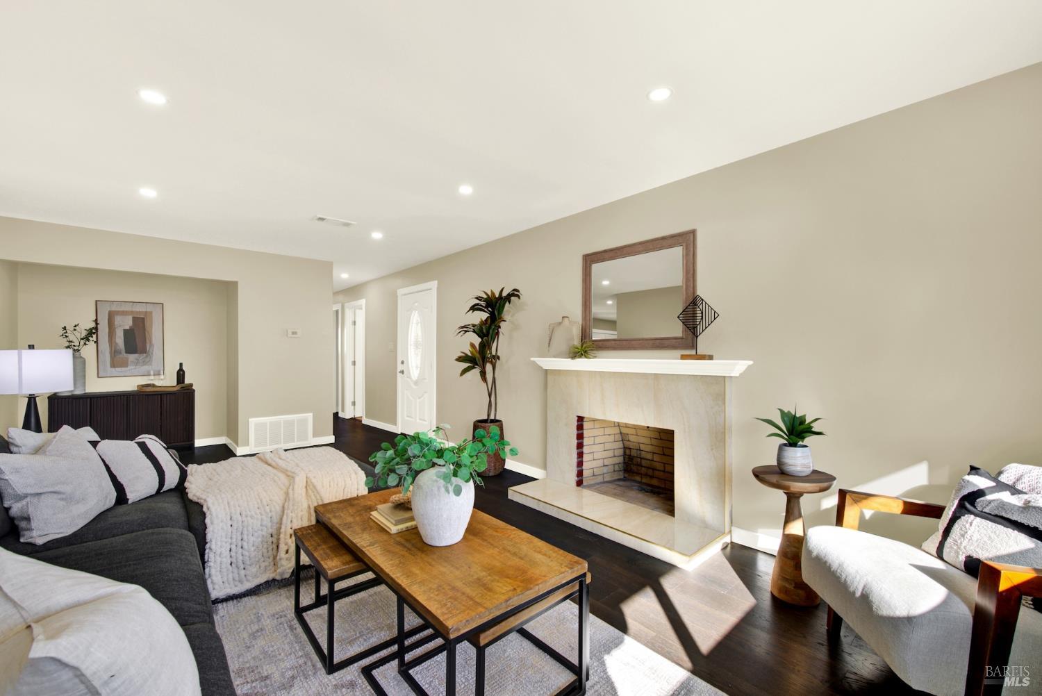 15 Falcon Drive