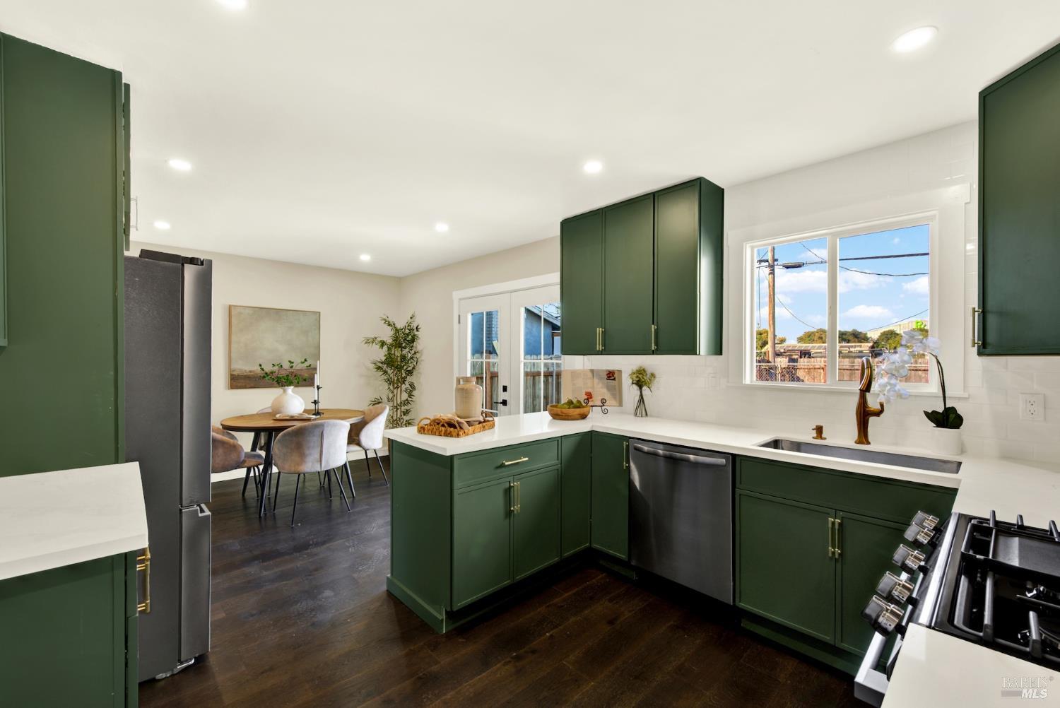 15 Falcon Drive