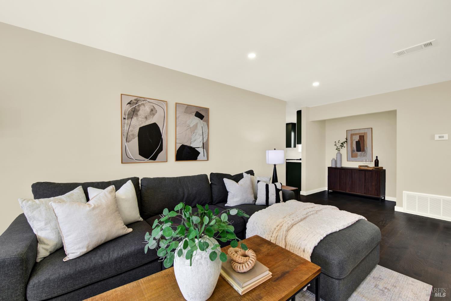 15 Falcon Drive