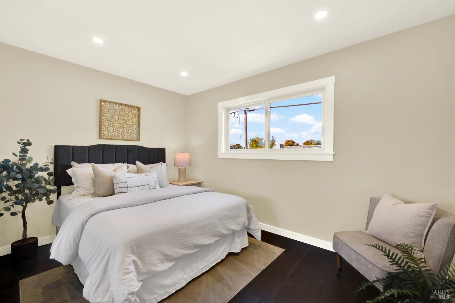15 Falcon Drive