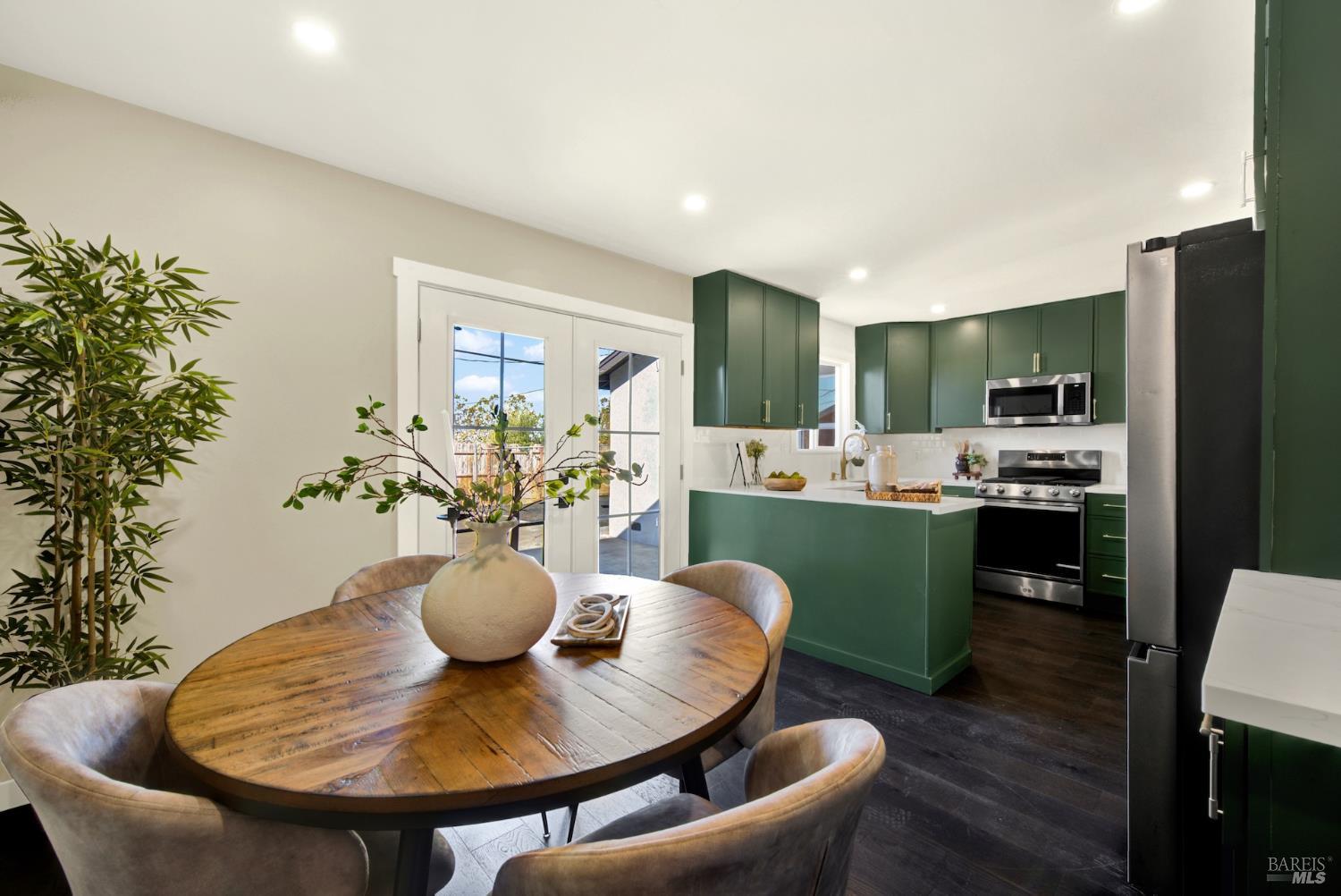 15 Falcon Drive