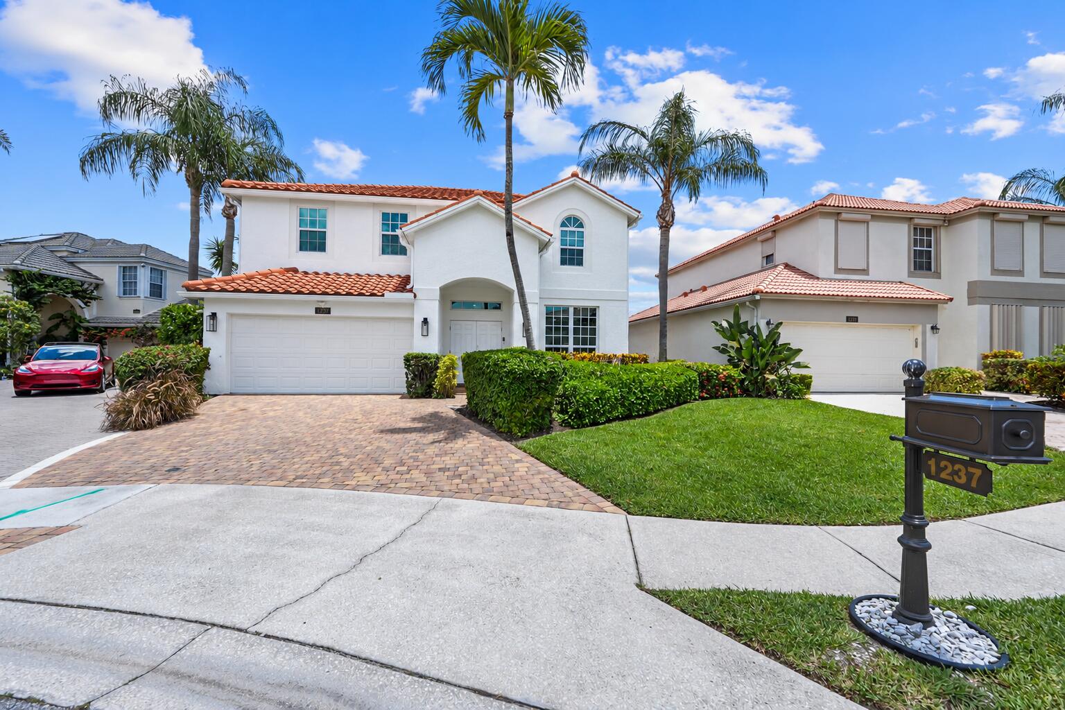 1237 Avondale Lane