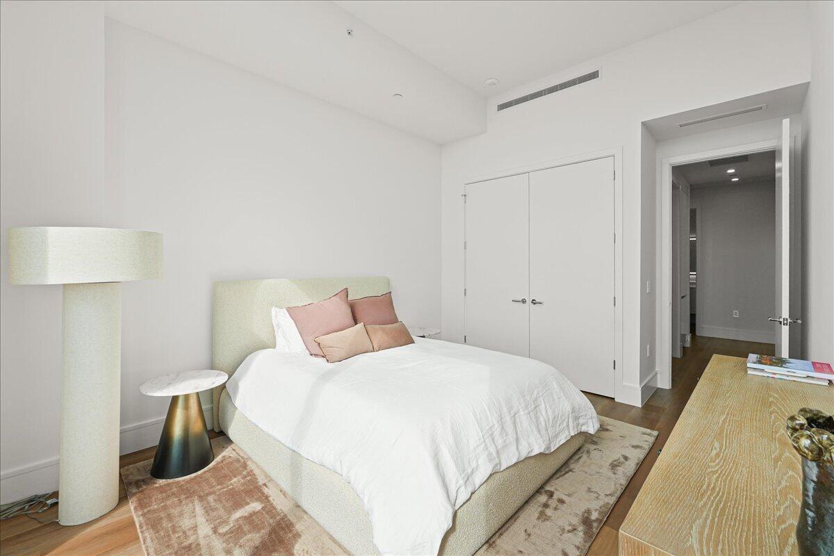 220 LAKE SHORE Drive 2406