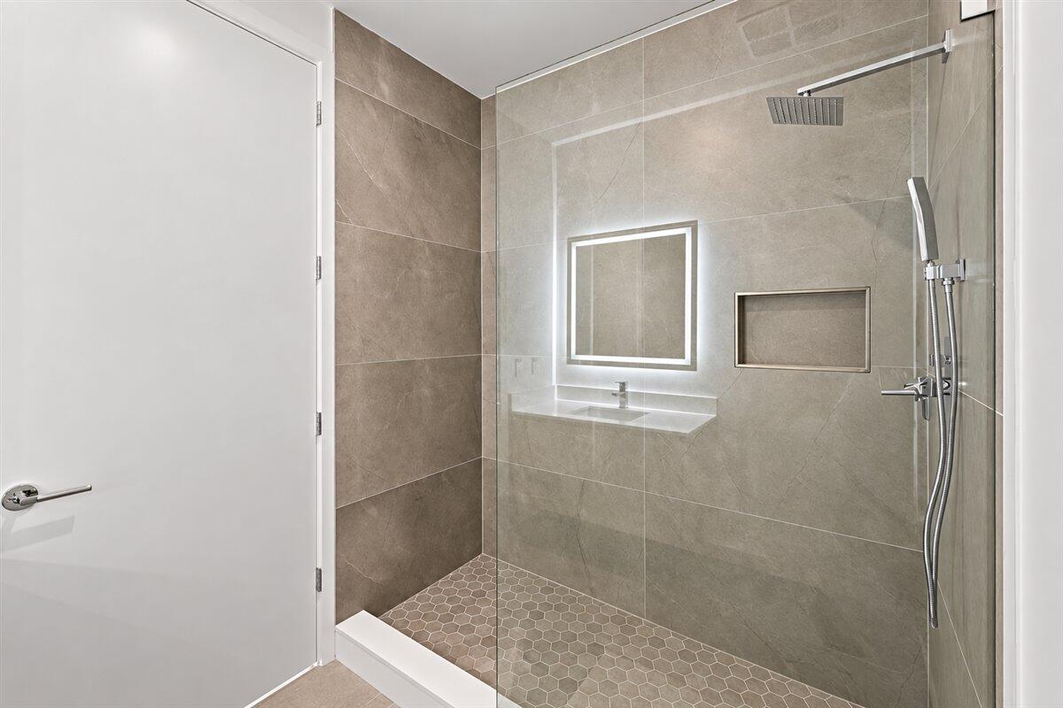 220 LAKE SHORE Drive 2406