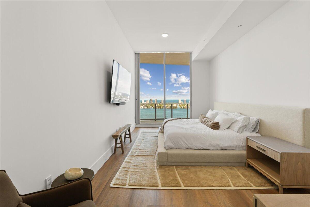220 LAKE SHORE Drive 2406